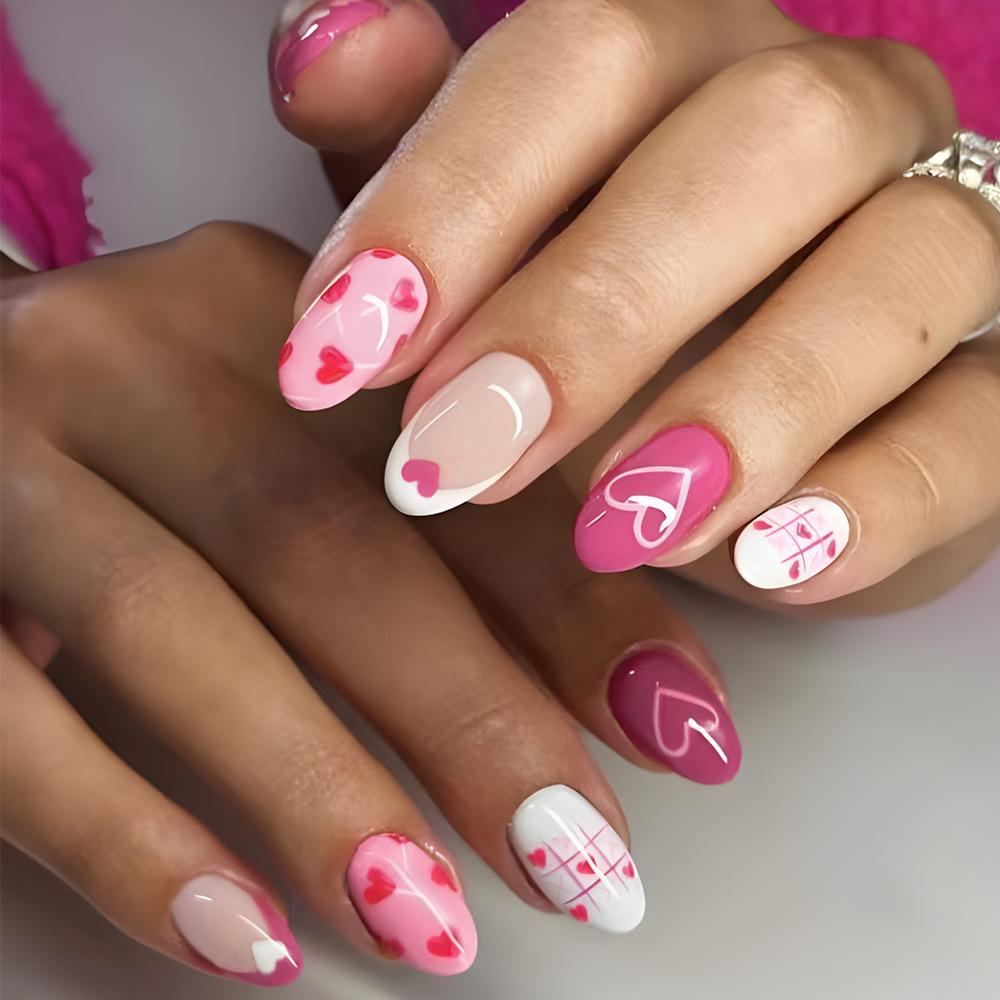 15g Weight press-on nails Nail Supplies Plastic Material Valentine'S Day Festival Heart Shape Pattern Pink Color Valentine'S Day Heart Shape Plastic Press-on Nails 无