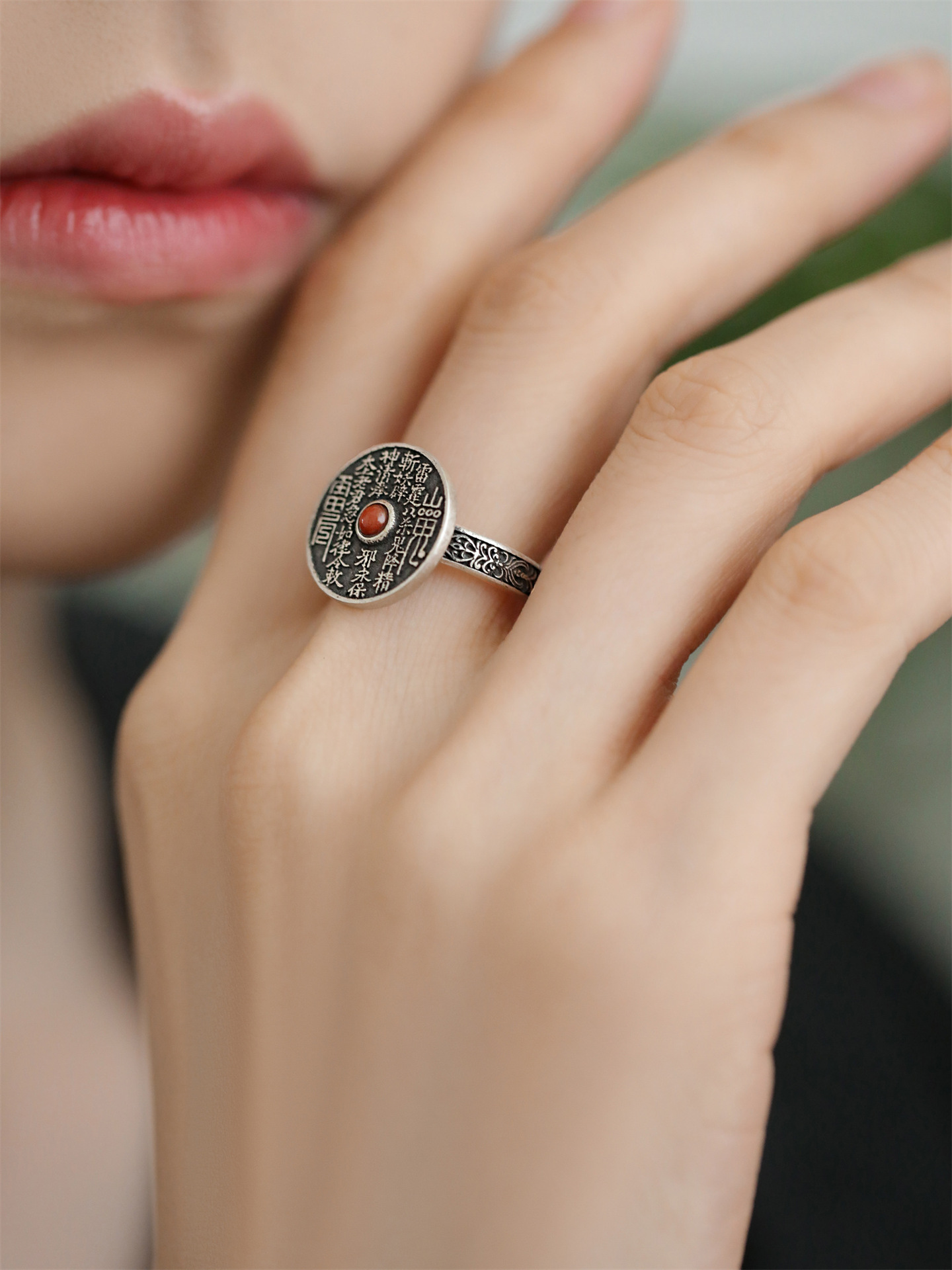 Novo S Pure Yintai Prata Montanha Fantasma Talismã Sul Ágata Vermelha Moda Jóias Anel de Arte Feminino Feito Abertura Antiga_voghion.com