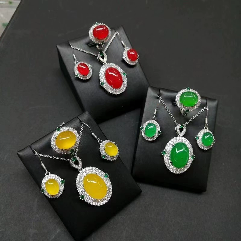Высокая Имитация натурального агата изумруд ювелирные изделия костюм встряхивание звук взрыв Атмосферные темно-зеленые украшения живые продажи Комплект из трех частей