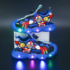 帶燈兒童包頭涼鞋男2024夏季新款男童涼鞋中小童網面鏤空沙灘鞋子