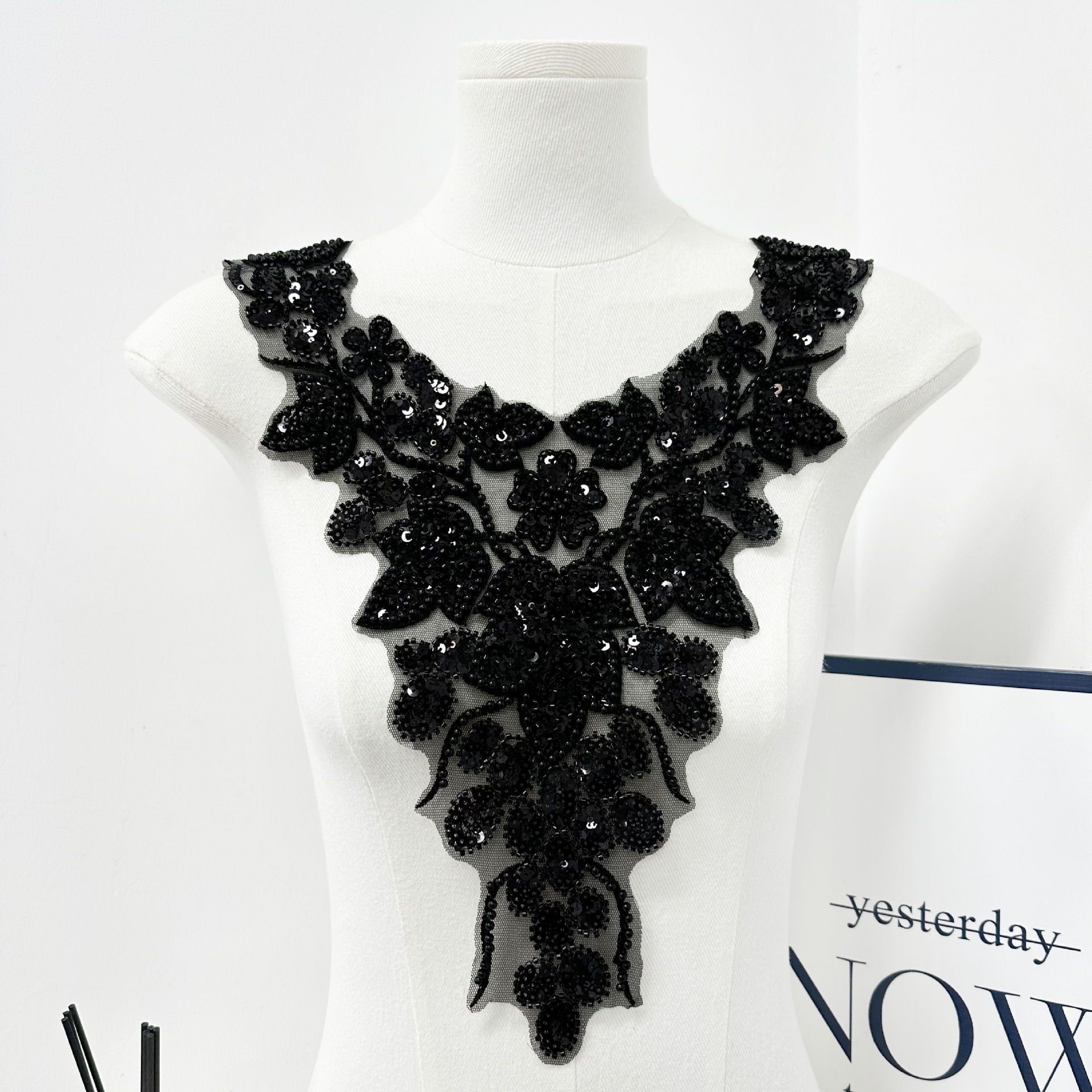 Vestido de novia de alta gama decal accesorios collar flor collar bordado de perlas bordado a mano decoración de ropa