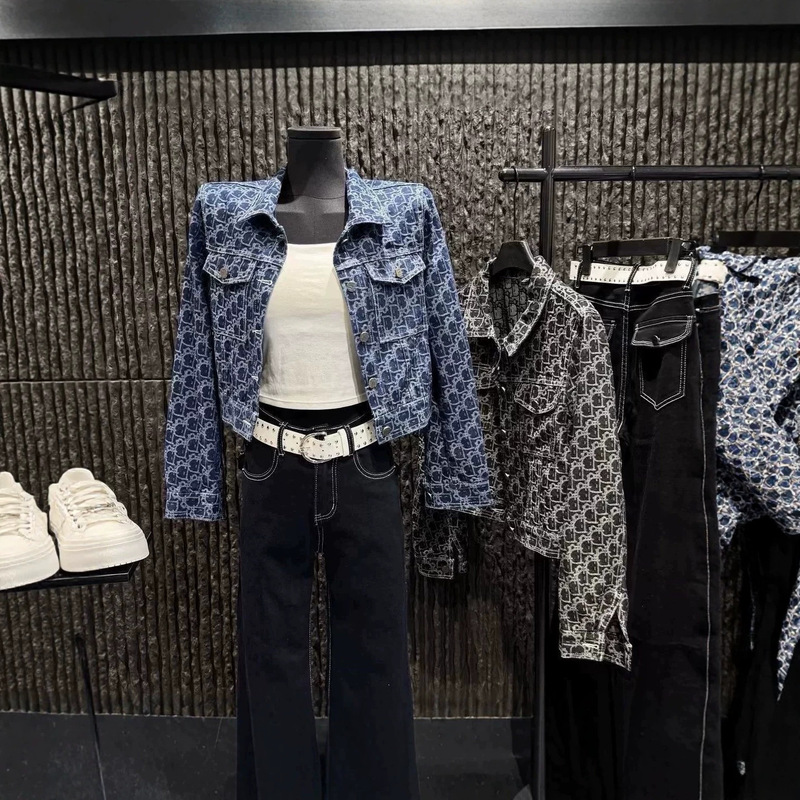 High-End Jacquard Short Denim Jacket, Popular Style, Slimming Design, Versatile, New Autumn Fashion Trend, in Stock