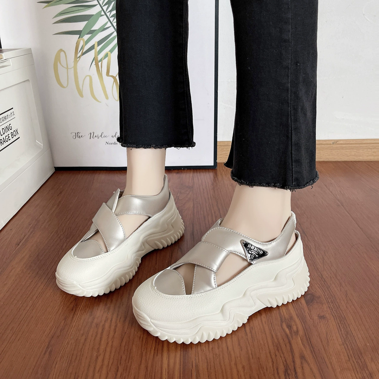 Спортивные туфли с толстой подошвой с булочкой сандалии женские летние 2024 новые полые вентиляции