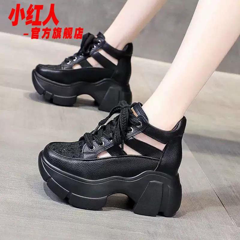 Женские летние сандалии 2025 года с внутренним увеличением, универсальные римские сандалии с сетчатыми вставками и высокими каблуками для ношения на улице.