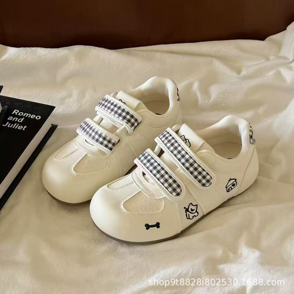 Campus de estilo plano dibujos animados lindos 2026 nuevos zapatos de skate de dopamina de primavera para estudiantes zapatos casuales N22150