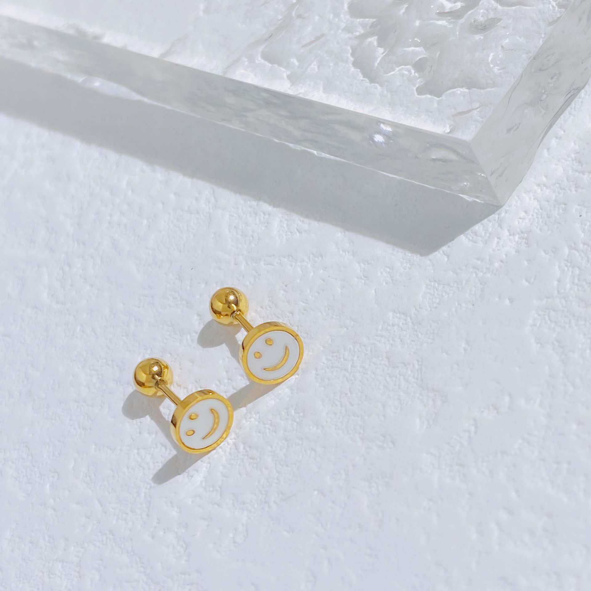 Simple Style Smiley Face Titanium Steel Plating Ear Studs 1 Pair