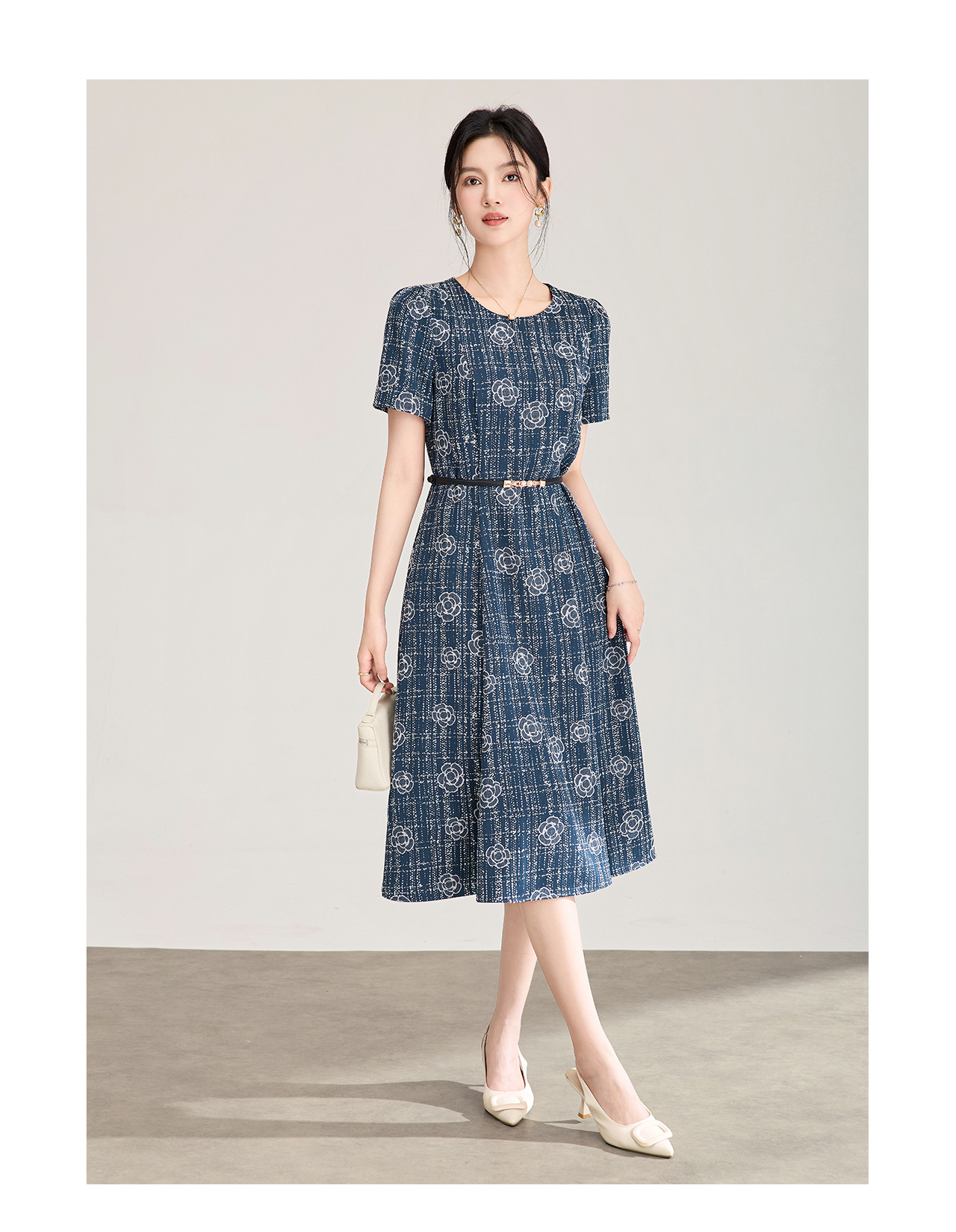 Đầm maxi nữ thắt eo họa tiết hoa sơn trà nổi — xanh lam chi tiết 12