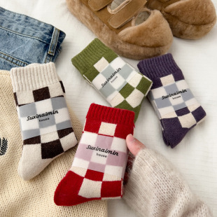 Winter thick socks net popular checkerboard wool socks thickened warm women's socks ins Japanese autumn and winter soft mid-tube socks