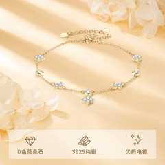 小紅の本の爆発の経典の四つ葉の草の莫桑石のブレスレットは925純銀を重ねて18kの金をめっきします。