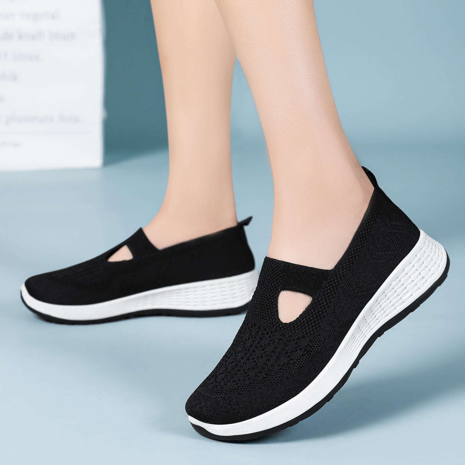 Zapatos de primavera ligeros zapatos de madres zapatos transfronterizos de mujer zapatos transpirables zapatos casuales de tela voladora un pie zapatos de calzado