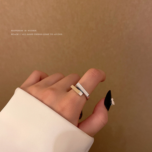 Vintage Cross-Opening Ring for Women, Ins-Cold Style, Simple Square, Unique and Personalized Design, Hand Accessory