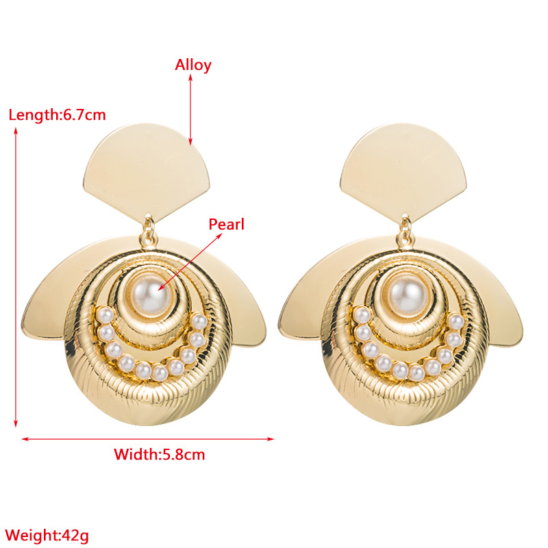 Fashion Unique Alloy Plated Gold Women's Pearl Creative Earrings display picture 1