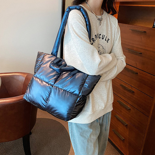 Large-capacity bag for women  new summer versatile simple shoulder bag texture portable class commuting tote bag