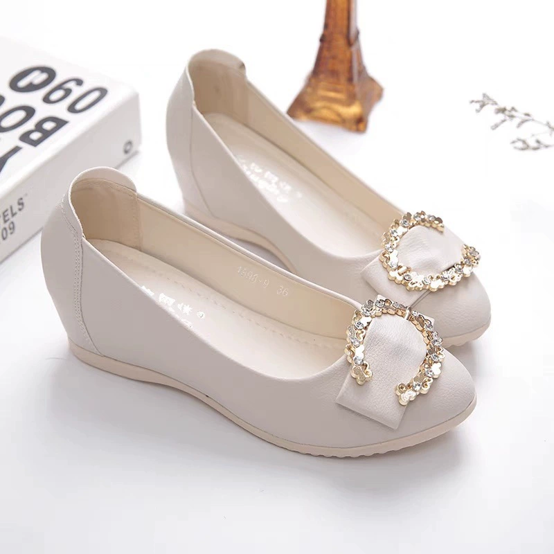 Женские туфли на плоской подошве, увеличивающие рост, весна 2024, новые нескользящие туфли на плоской подошве с неглубоким носком, демонстрирующие рост, универсальные туфли на танкетке, удобная обувь для мам