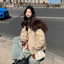 彧言 冬季新款大毛领女冬季加厚保暖白鹅绒牛角扣连帽羽绒服短款