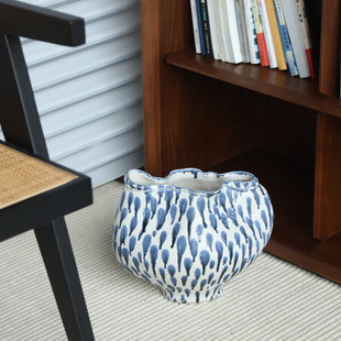 �����й��LС�����մɻ�ƿ�ҾӘӰ��g�չ����L��ǲ廨�������b�