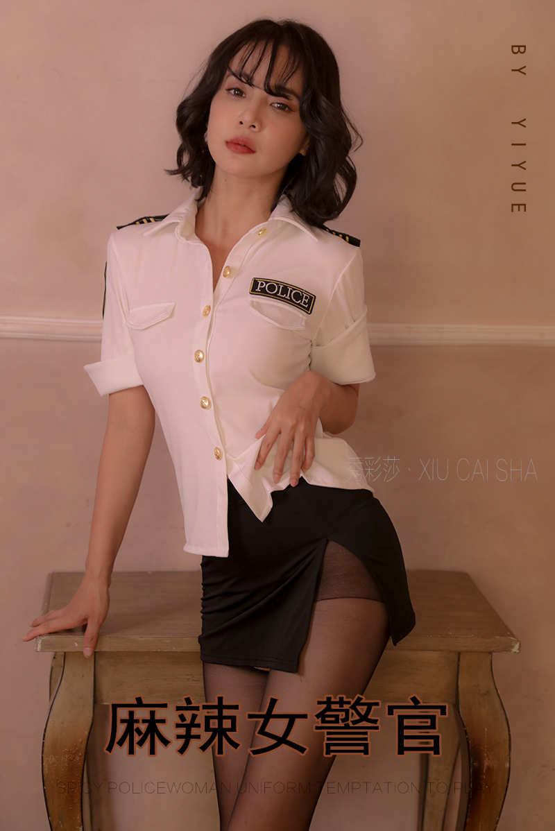 Policewoman Role-Play Lingerie Set with Skirt, Panties and Open-Crotch Tights — detail image 3