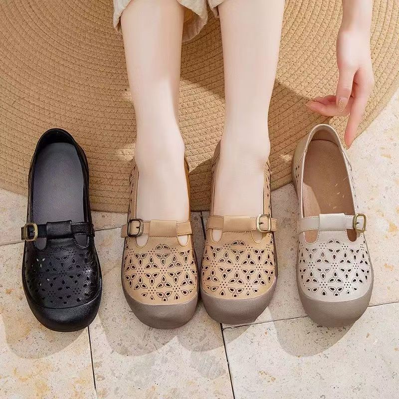 Hollow Breathable Clogs 2025 New Round Toe Soft Leather Platform Sole Comfortable Mom Shoes Sandals Women's Toe Caps