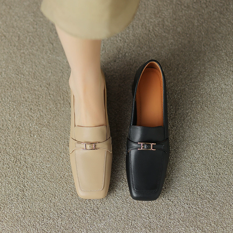 Французский стиль 2023, весна и осень, Новая Винтажная металлическая пряжка, толстый каблук, натуральная кожа, универсальная Маленькая кожаная обувь в британском стиле, однослойная обувь на среднем каблуке для женщин