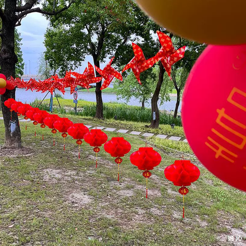 Декор для свадьбы в деревне: воздушные шары, ветряки, маленькие фонарики, флаги для украшения двора и дороги