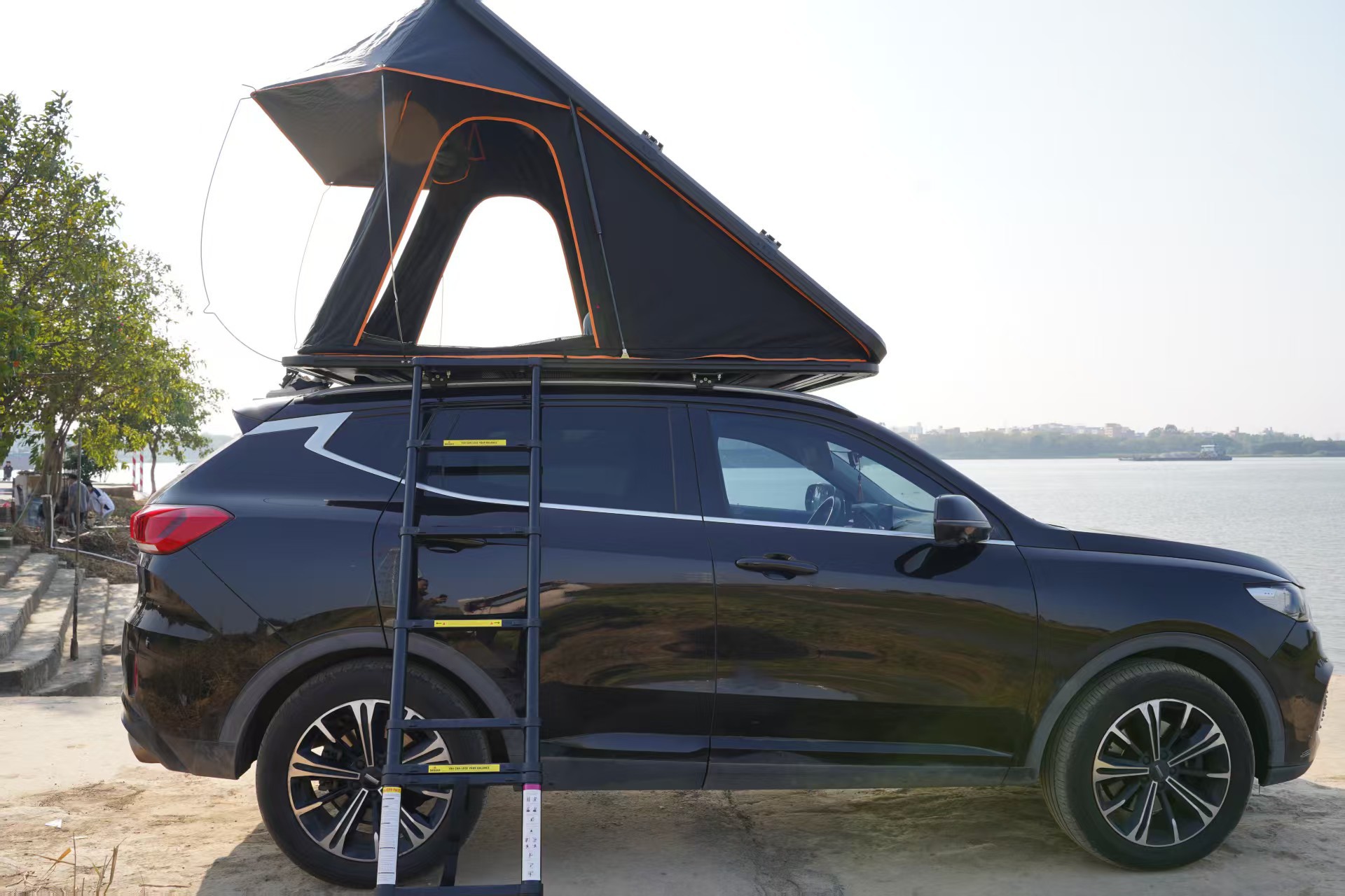 Roof top tent, triangular, fully automatic, aluminum alloy hard top, SUV outdoor, rainproof, windproof, self-driving camping car tent
