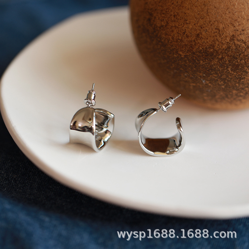 2_925银针 有耳洞 一对.jpg