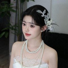 新型結婚新婦の花の縁にシンプルで優雅な仙気絹糸レースのヘアピンを挟みます。