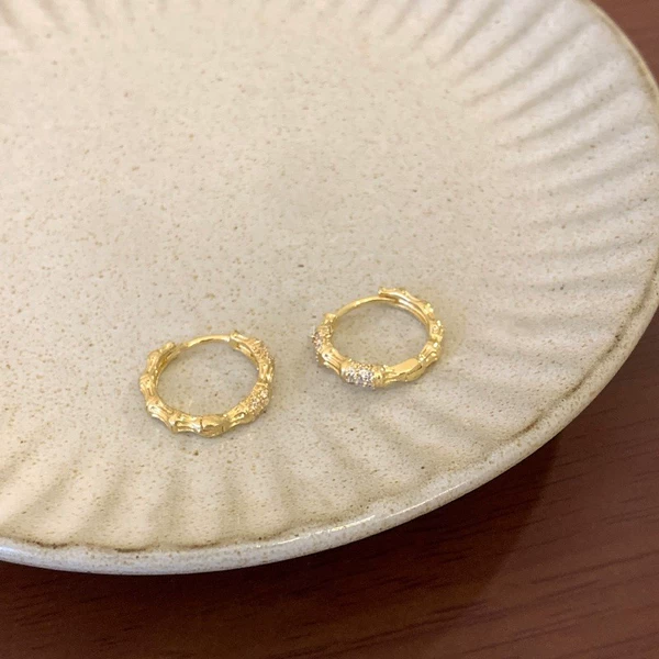Golden earrings, simple and elegant design, micro incrustation