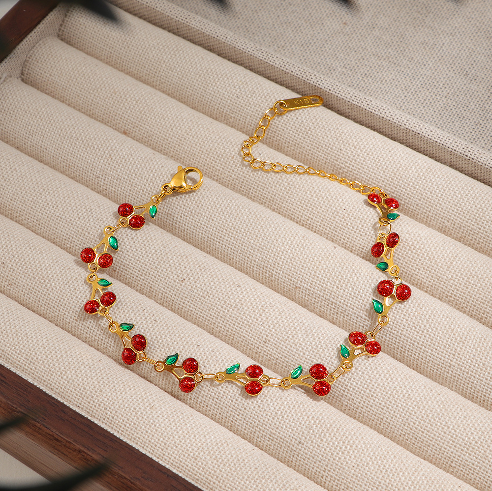 Explosiva transfronteriza ins casual estilo ligero y elegante pequeño estilo fresco fruta cereza pulsera 18k oro titanio acero dulce pulsera mujer