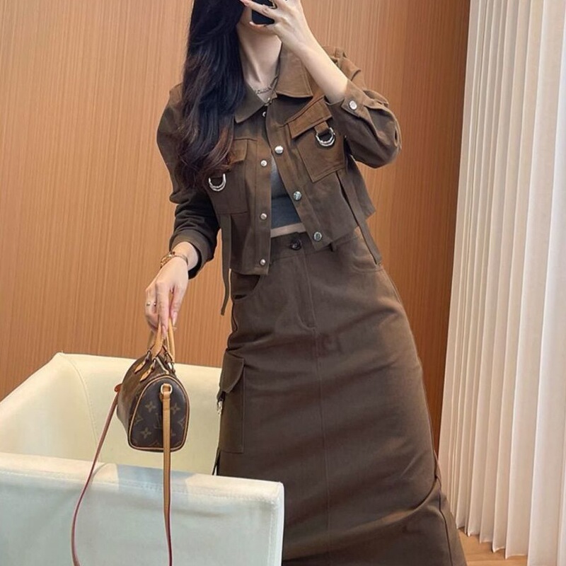 Chocolate-Colored Workwear Suit for Women, Spring and Autumn 2026 New Women's Fashion, Early Autumn Short Jacket + Skirt Two-Piece Set Trendy Chocolate-Colored Workwear Suit for Women, Spring and Autumn 2026 New Women's Fashion, Early Autumn Short Jacket + Skirt Two-Piece Set Trendy