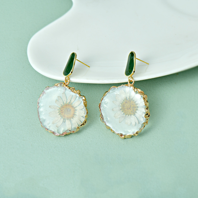 Pastoral Style Fashion Amber Dried Flower Daisy Resin Silver Needle Earrings New Chinese Style Oil Drop Flower Earrings Small Daisy