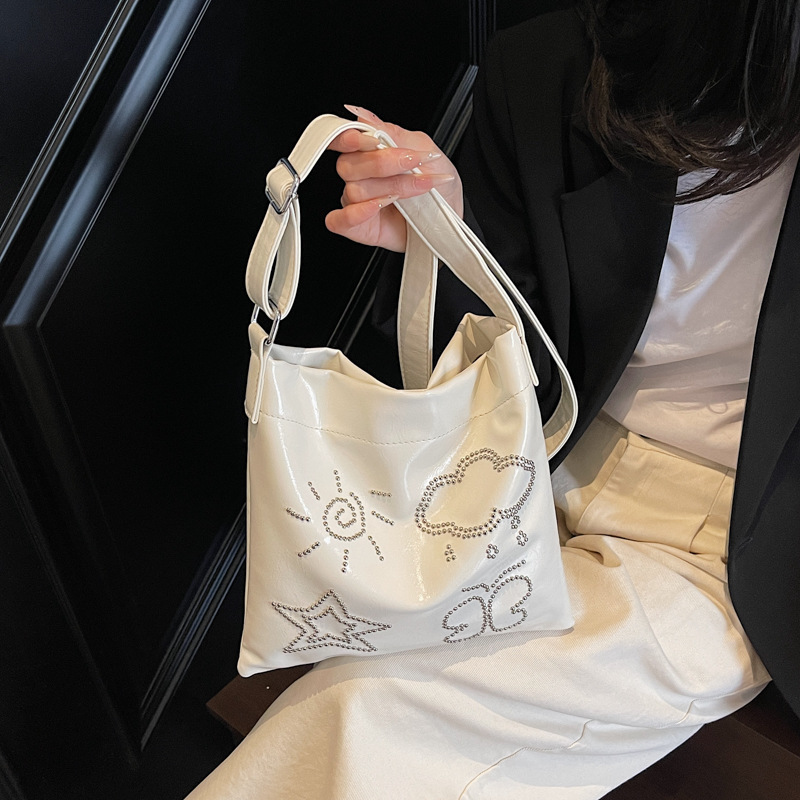 Bolsos pequeños de moda coreana 2025 primavera nuevo bolso femenino bolso de hombro de textura de alta calidad bolso bandolera con cuentas de estilo ins