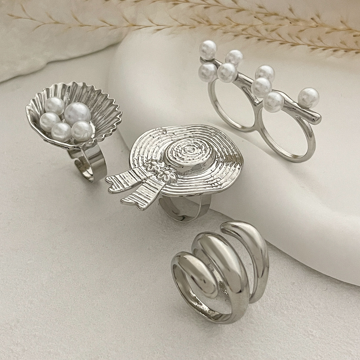 10g Weight Rings Classification Adjustable Ring Size 1 Piece Quantity Holiday Occasion Imitation Pearl, Alloy Material Waves, Flower Pattern 2025 Spring and Summer Season Women's Gender Plating Design Glam, Exaggerated Style Glam Exaggerated Waves Flower Imitation Pearl Alloy Plating Women's Rings 13