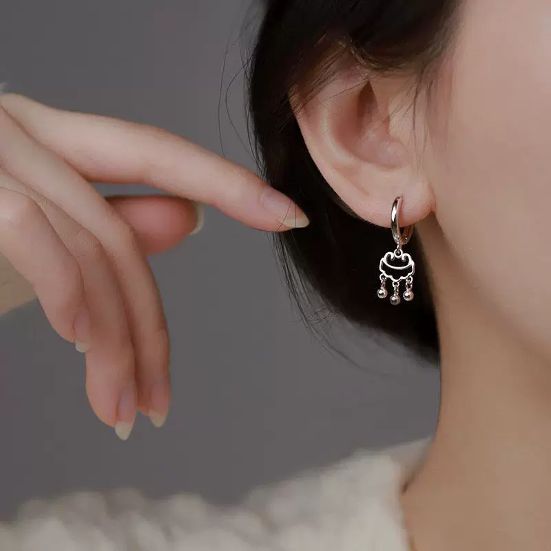 Earrings protective amulet small retro dangling design, light‑luxury, lightweight