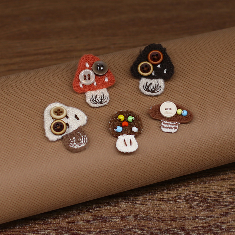 Forest-style brown mushroom DIY accessories, shoe decorations, sock and hat embellishments, bag buttons, trendy fabric patches, clothing accessories Forest-style brown mushroom DIY accessories, shoe decorations, sock and hat embellishments, bag buttons, trendy fabric patches, clothing accessories