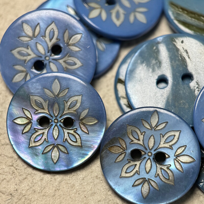 Natural Shell Button with Two Holes, Blue Star Flower Design, Suitable for Spring and Summer Cotton-Linen Shirts, Jackets, and Small Clothing Accessories