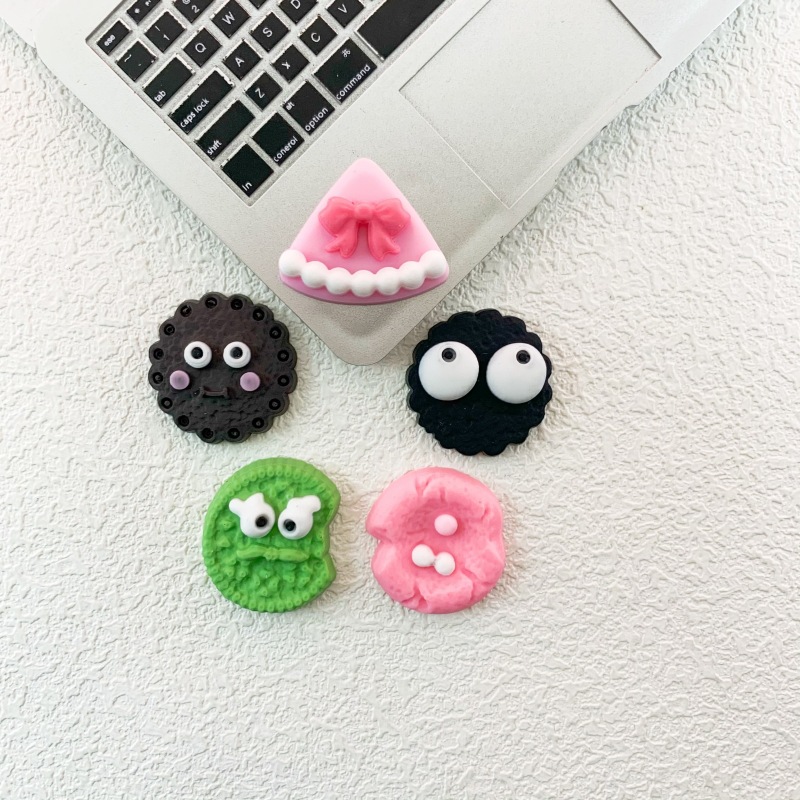 창조적 인 시뮬레이션 음식과 놀이 비스킷 부드러운 접착제 PVC 액세서리 diy 휴대 전화 쉘 머리핀 구멍 신발 냉장고 스티커 보석 패치