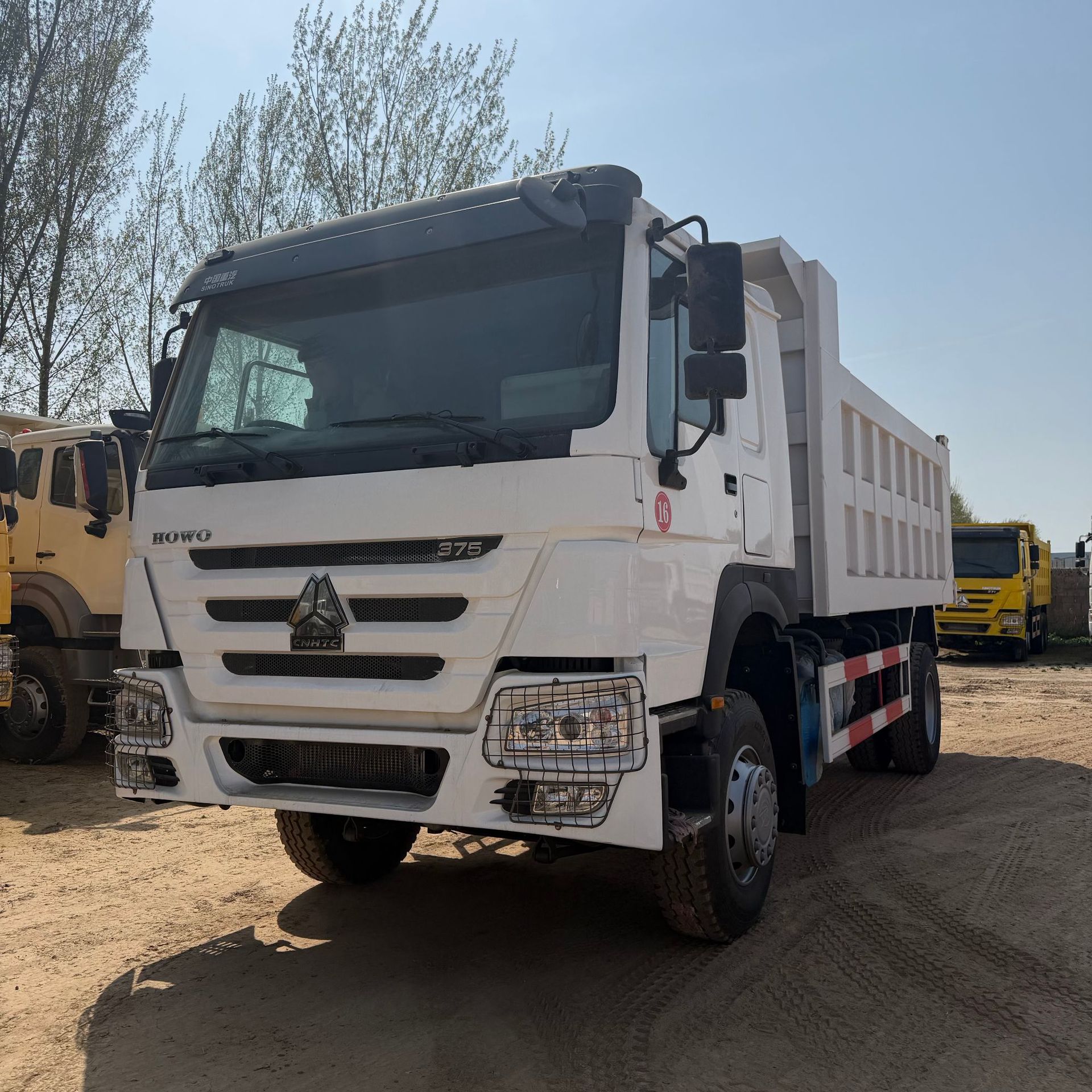 Export of China Heavy Duty Truck HOWO 4X2 small construction waste transport dump truck, customizable
