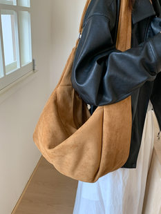Retro shoulder bag, demi-season capacious one-shoulder bag