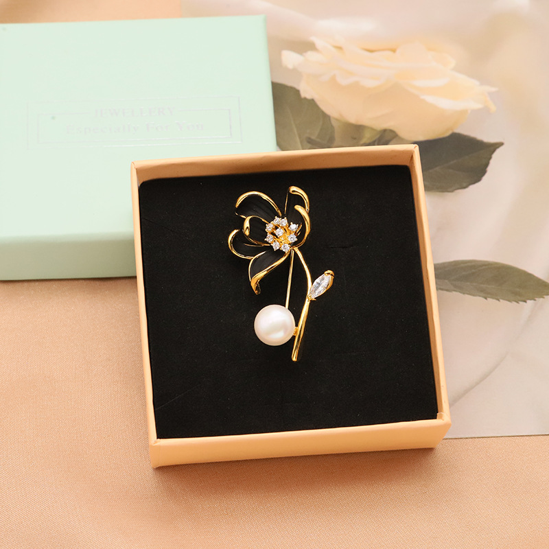 Corsage perla de alto sentido barroco perla flor broche temperamento versátil alta calidad PIN al por mayor natural