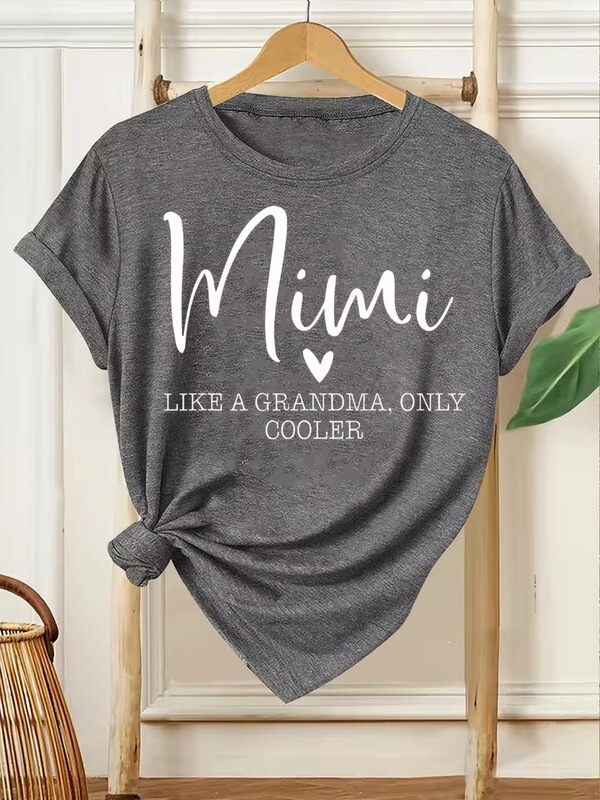 Women's short-sleeved T-shirt looks like a grandma's, only with cool, breathable fabric for summer wear Women's short-sleeved T-shirt looks like a grandma's, only with cool, breathable fabric for summer wear
