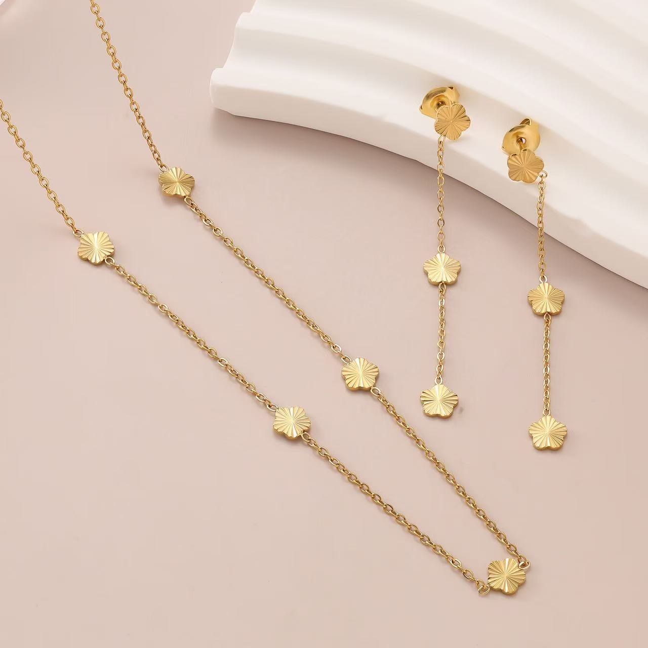 Sun's New Batch of Flower Clavicle Earrings Set Jewelry Elegant Titanium Gold Jewelry Wholesale
