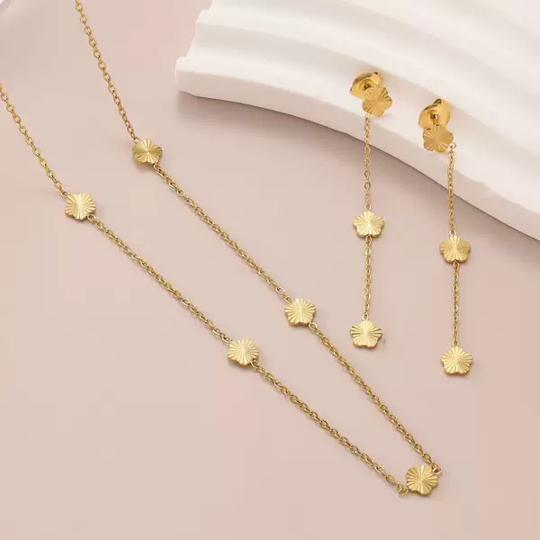 Sun's New Batch of Flower Clavicle Earrings Set Jewelry Elegant Titanium Gold Jewelry Wholesale