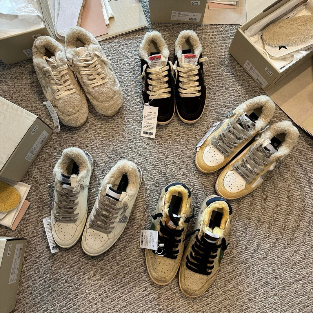 Keep warm retro two-tone sneakers with shoelaces, Collection Year 2025, with a vintage distressed effect