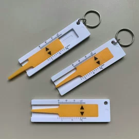 塑料盒;裁纸刀;医药箱