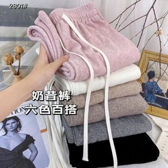 ミルクの昔のズボンのタオルのカシミヤのズボンの女性の秋の金の柔らかいモチモチのまっすぐな筒のカジュアルなズボンのニットの狭い版の毛は感じがあります。