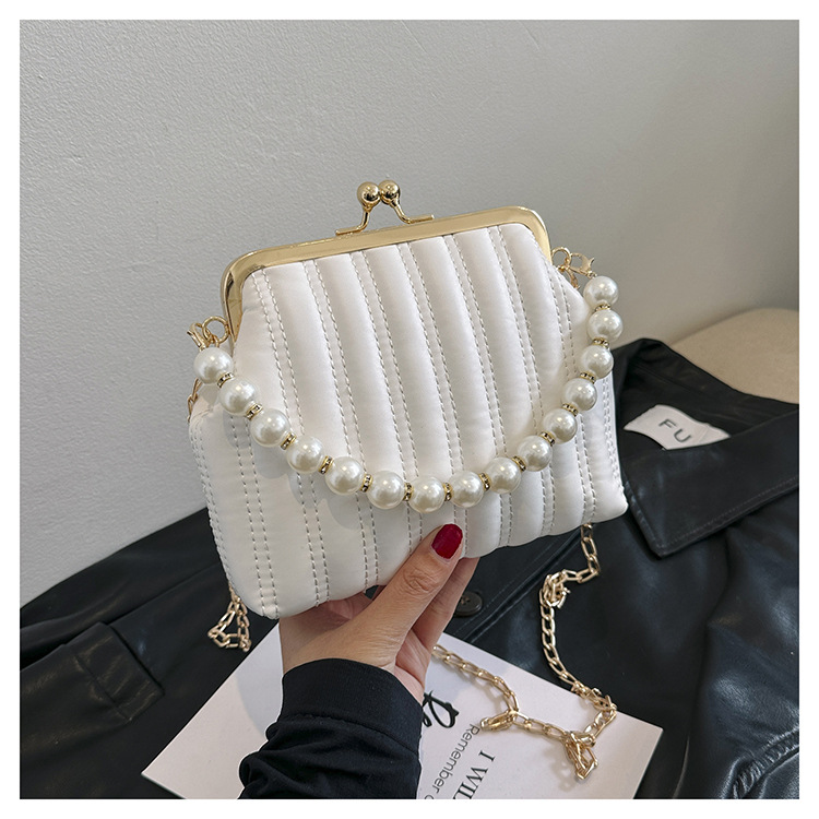 Women's Small Pu Leather Solid Color Vintage Style Classic Style Beading Clasp Frame Dome Bag display picture 5