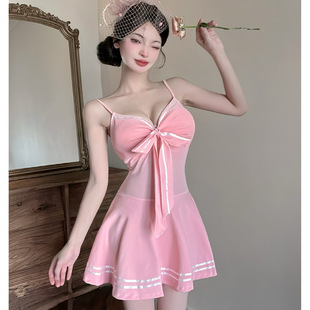 ҹ��Ů�b��������Ȥ�Ʒ�ȹ�Ըе���V�I����A�֚��|�����@�ݳ���ȹ