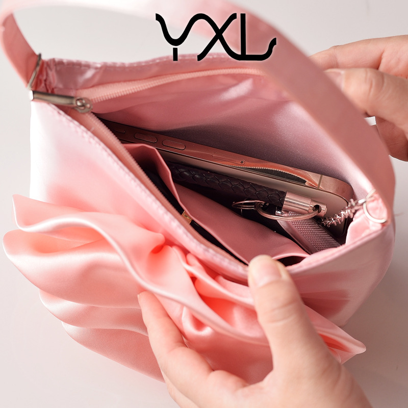 Bolso de cena de flores grandes de estilo explosivo transfronterizo Bolso cheongsam de satén tridimensional retro Bolso de novia de boda portátil Fabricante