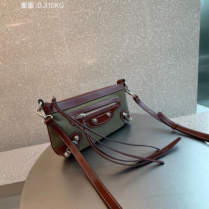 Women's 2026 New Retro Cowhide Motorcycle Bag, Niche Fashion Canvas Luxury Versatile Casual Crossbody Bag - Thumbnail 2